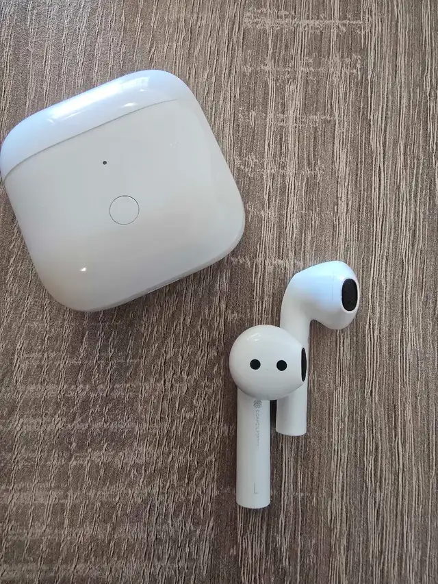 Xiaomi Redmi Buds 3 Wireless Earbuds in Headphones in City of Toronto - Image 2