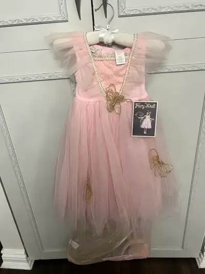 Like new Size 4 Comes with wings Pickup st laurent area or west end college square on certain days