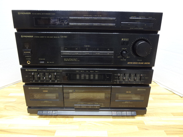 Pioneer Stereo Receiver RX-520 System with Speakers in Stereo Systems & Home Theatre in Peterborough