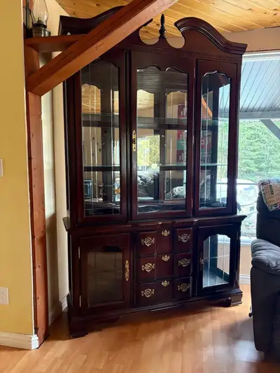 Nice condition. Can deliver for a fee.