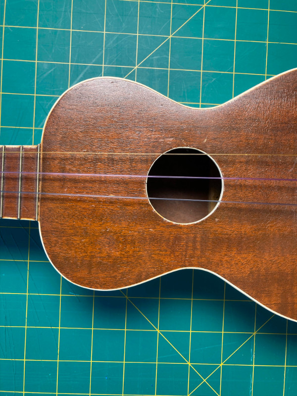 Beautiful antique ukulele as is. in String in Kitchener / Waterloo - Image 4