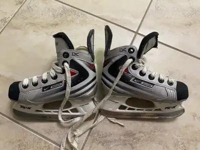 Ice Skates - Size Y9, View more