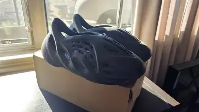 Yeezy Foam Runners Onyx Sz 11, View more