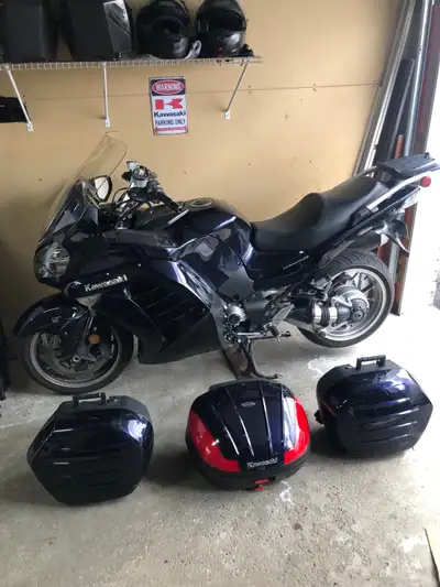 2010 couleur bleu ( rare pour un Concours) 80000km. Propre. Toutes les huiles sont changés et liquid...