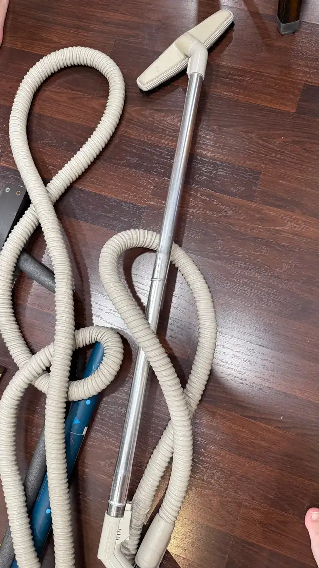 Electrolux Power Nozzle and Vacuum Hose in Vacuums in Winnipeg - Image 6