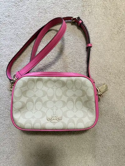 Used once or twice. Almost new authentic Coach crossbody bag. Retails for $200+. Pick up only. West...