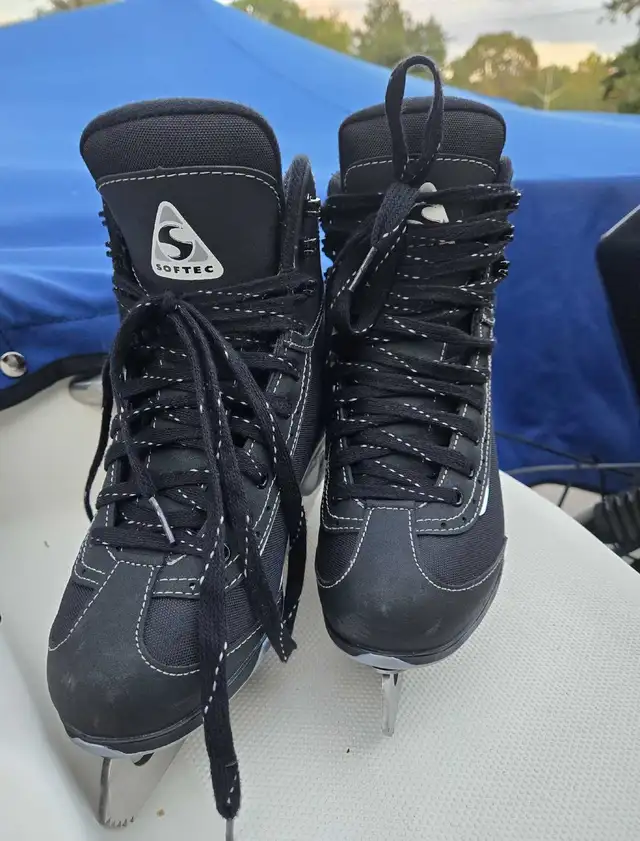 Softtec figure skates, girl size 5, excellent condition in Skates & Blades in Mississauga / Peel Region - Image 4