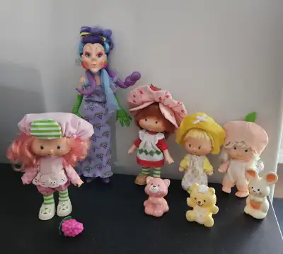 Vintage 1980's Kenner Strawberry Shortcake and Friends dolls set, View more