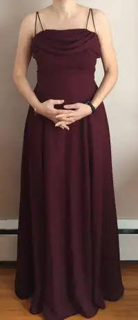 Burgundy dress in great condition
