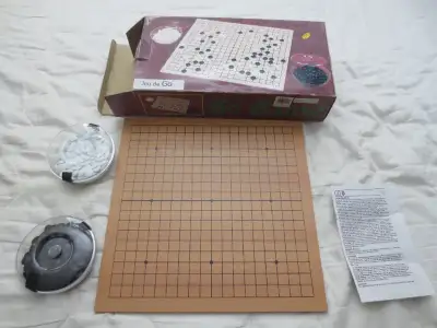 Vintage Go Game Set Folding Wood Board Plastic Clear Bowls Stones Japanese Game $25 Pick up in Timmi...
