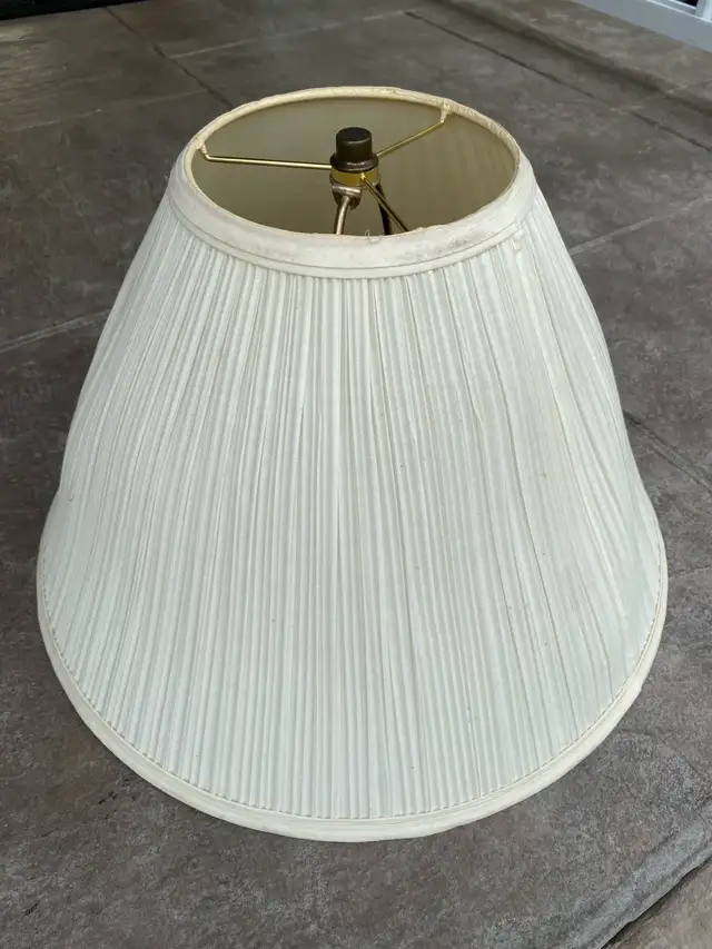 Lamp shade 17 in  in Indoor Lighting & Fans in Mississauga / Peel Region - Image 2