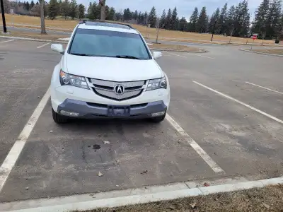 No issues Active status sunroof Bluetooth heated seats. All season tires. Awd. 7 passengers. Leather...