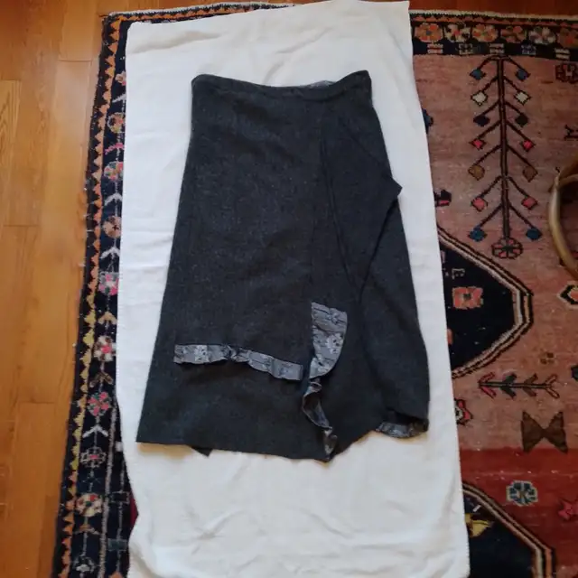 JUPE  GRISE  MI- LONGUE XL in Women's - Dresses & Skirts in Québec City - Image 8