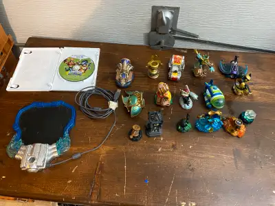 Skylanders Swap Force Nintendo Wii u 15 figures Game portal lot, Voir plus