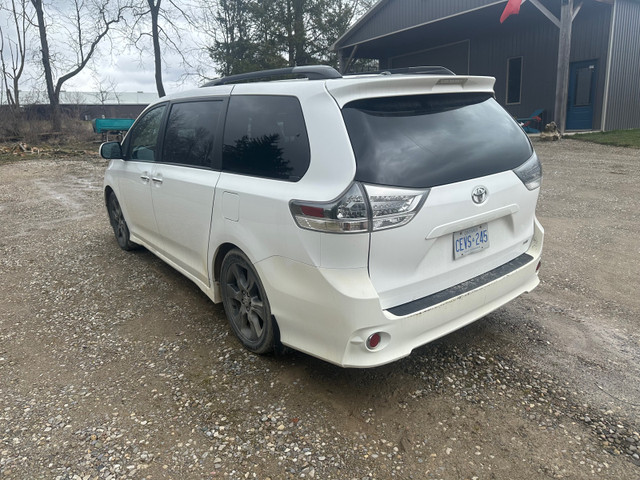 2012 Toyota Sienna loaded in Cars & Trucks in Guelph - Image 3