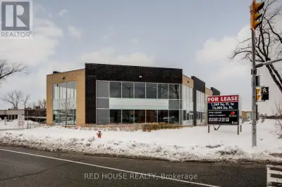 Great Location With Unit Facing Queensway East. This Unit Is Located On The Second Level And Has Nev...