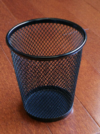 A Round Wire Mesh Pencil Holder,  3 in X 4.5 in