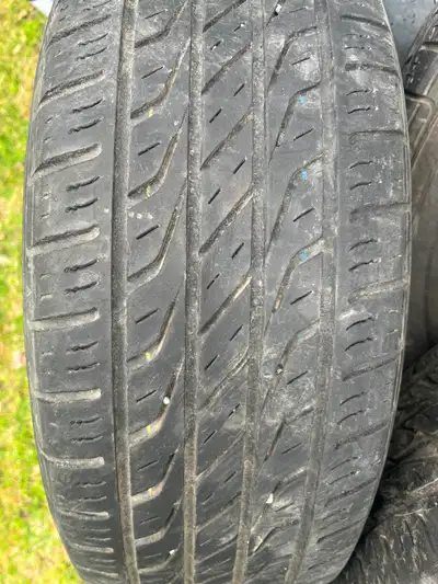 Selling 4 Toyo 215 65 16 tires. DOT2 2018 asking 100$