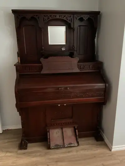 Antique pump organ, View more