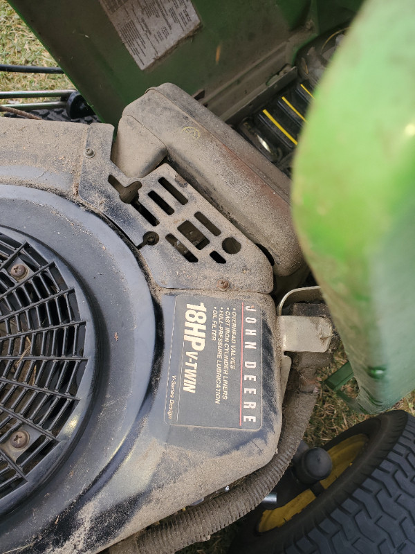 John deere gt235 lawn tractor in Lawnmowers & Leaf Blowers in Kawartha Lakes - Image 2