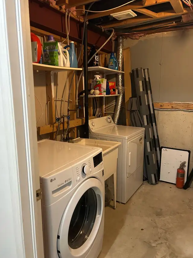 Basement room in townhouse for rent in Room Rentals & Roommates in Guelph - Image 6