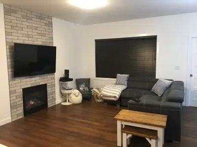 All Bills Included!!! 4 Bed 3 Bath Top Two Floors in Stone Creek