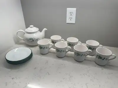 Corningware teapot and mugs/saucers - in mint condition, View more
