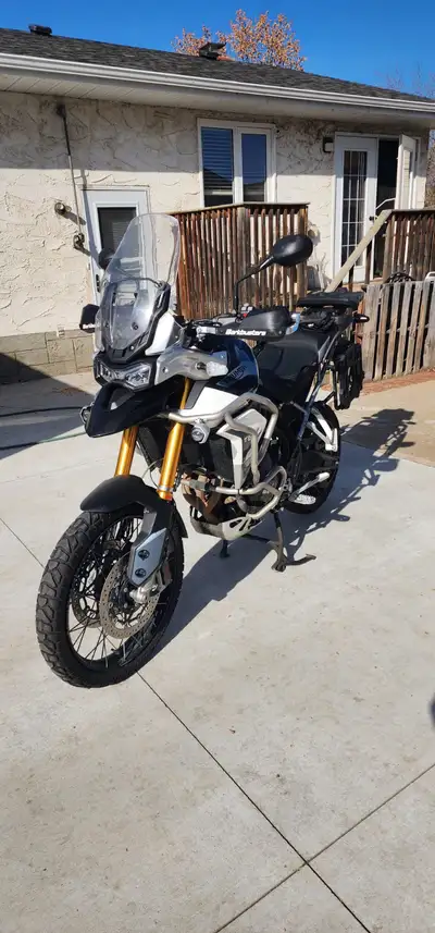 No Trades - Quickshifter/Heated Grips & seats/UPGRADED: Chain and sprockets/Cruise/Barkbuster handgu...