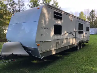 2007 Keystone Outback 28RSDS – The Ultimate Bunkhouse! Looking for the perfect family travel trailer...