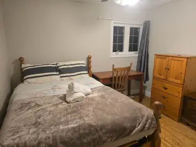 private bedrooms in a detached house on the second floor. 9-minute walk to Yonge/Sheppard Subway Sta...