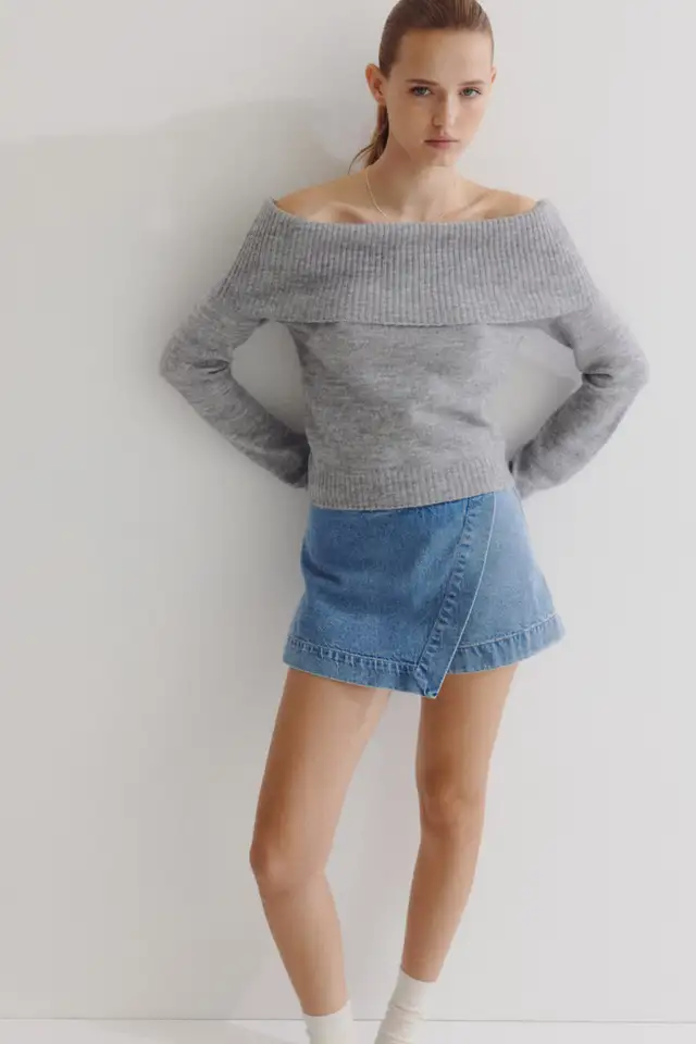 H&M H & M Off Shoulder Sweater - Grey in Women's - Tops & Outerwear in Richmond - Image 3