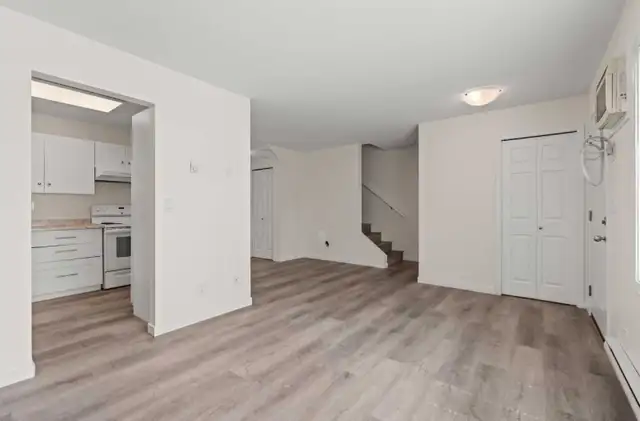Pet-Friendly 2BR Townhouse with New Flooring & In-Unit Laundry in Long Term Rentals in Vernon - Image 5