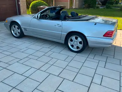 Dernière année 2002 Mercedes Benz 500 Sl ( R129 ) convertible avec seulement 46,000 km, silver inter...