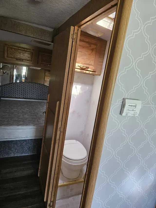 1998 Pace Arrow class A motorhome in RVs & Motorhomes in Nelson - Image 6