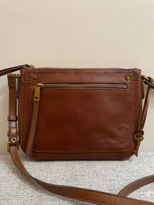 Fossil small leather crossbody bag - chestnut in Women's - Bags & Wallets in Kitchener / Waterloo - Image 2