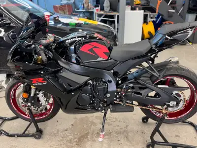 Beautiful 2023 Suzuki GSXR 750, hard to find black colourway. Fully stock basically brand new. Activ...