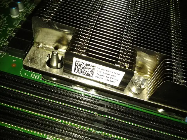 Dell PowerEdge R740XD NVME U2 Storage 24 Bay Server 2x xeon GOLD in Servers in City of Montréal - Image 3