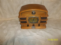 Reproduction Radio AM and FM With Cassett Player Thomas