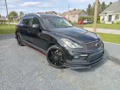 Infiniti Qx50 2016 avec seulement 112 500km. Super voiture très performante mais ne consomme pas plu...