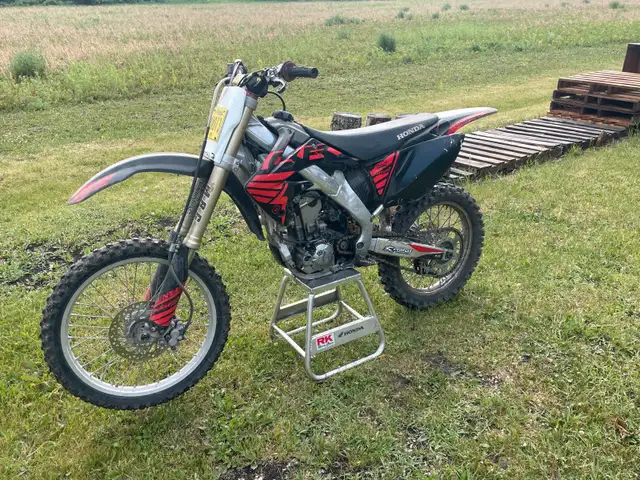 2004 CRF 250r in Dirt Bikes & Motocross in Winnipeg - Image 2