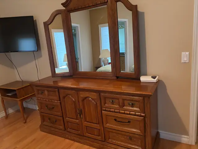 Oak Dresser with Mirror in Dressers & Wardrobes in Edmonton - Image 3