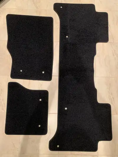 Brand new OEM summer floor mats for Range Rover full sized HSE 2013-2021 Land Rover Part# 300269-835...