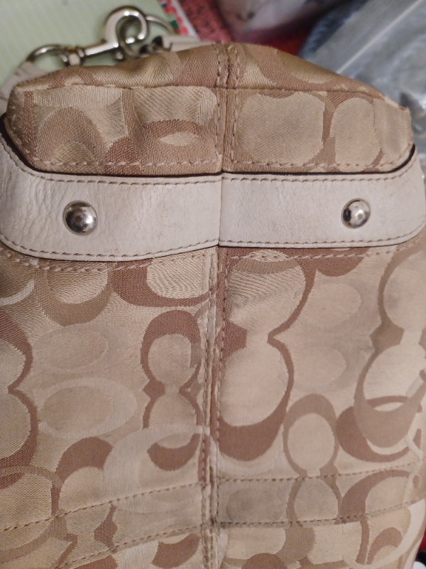 Coach "Carly" Signature Beige Hobo Handbag Purse Satchel in Women's - Bags & Wallets in Barrie - Image 3