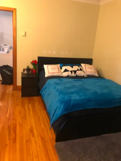 Hello 4/2, PLATEAU MONT-ROYAL H2H1G1lo, I offer. A room for rent in a WIFI + ELECTRICITY Washing mac...
