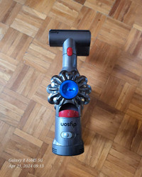 Dyson V7 with 2 original battery & 1 motorhead roller brush