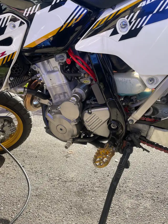 2015 DRZ400SM Suzuki in Dirt Bikes & Motocross in City of Toronto - Image 4