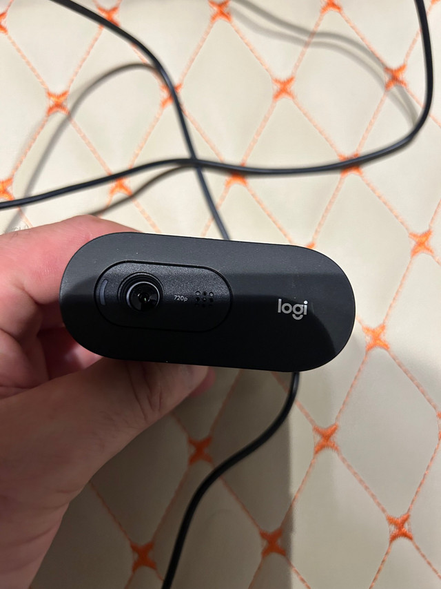Logitech C505 HD Webcam - 720p HD External USB Camera for Deskto dans Appareils photo et caméras  à Ouest de l’Île