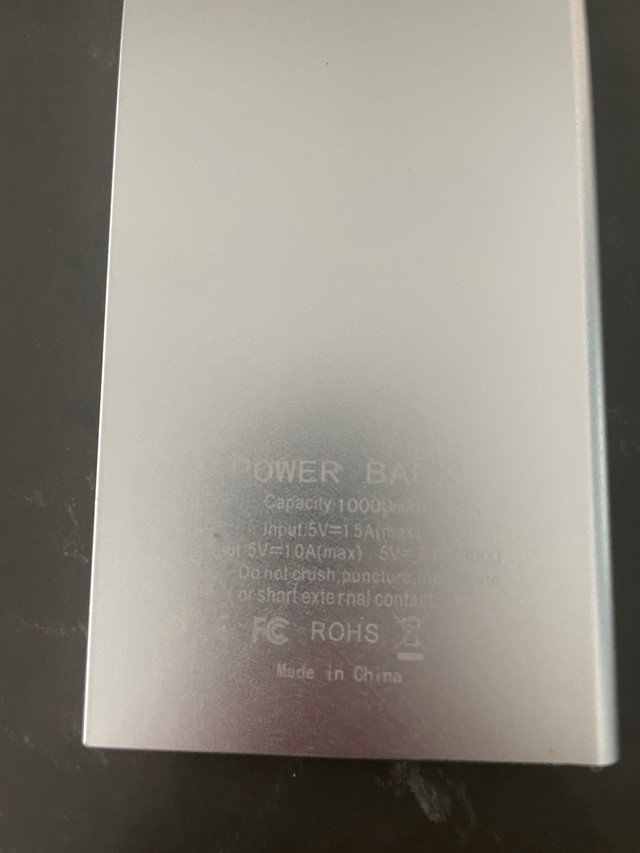 iPhone XR and Portable Charger in Cell Phones in City of Toronto - Image 3