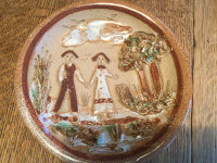 Assiette décoration poterie 2 enfants par  la main vintage