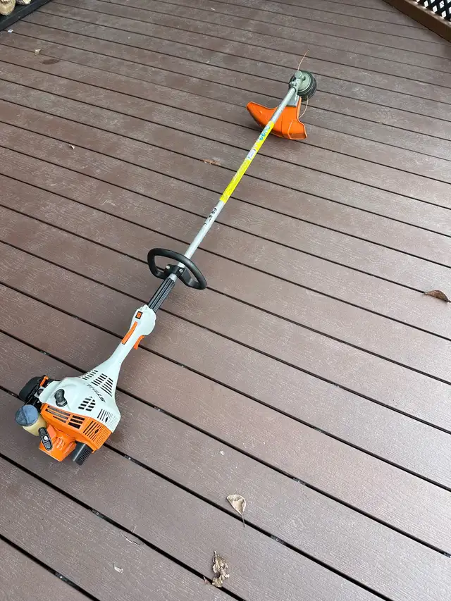 coupe bordure STIHL in Lawnmowers & Leaf Blowers in Longueuil / South Shore - Image 4